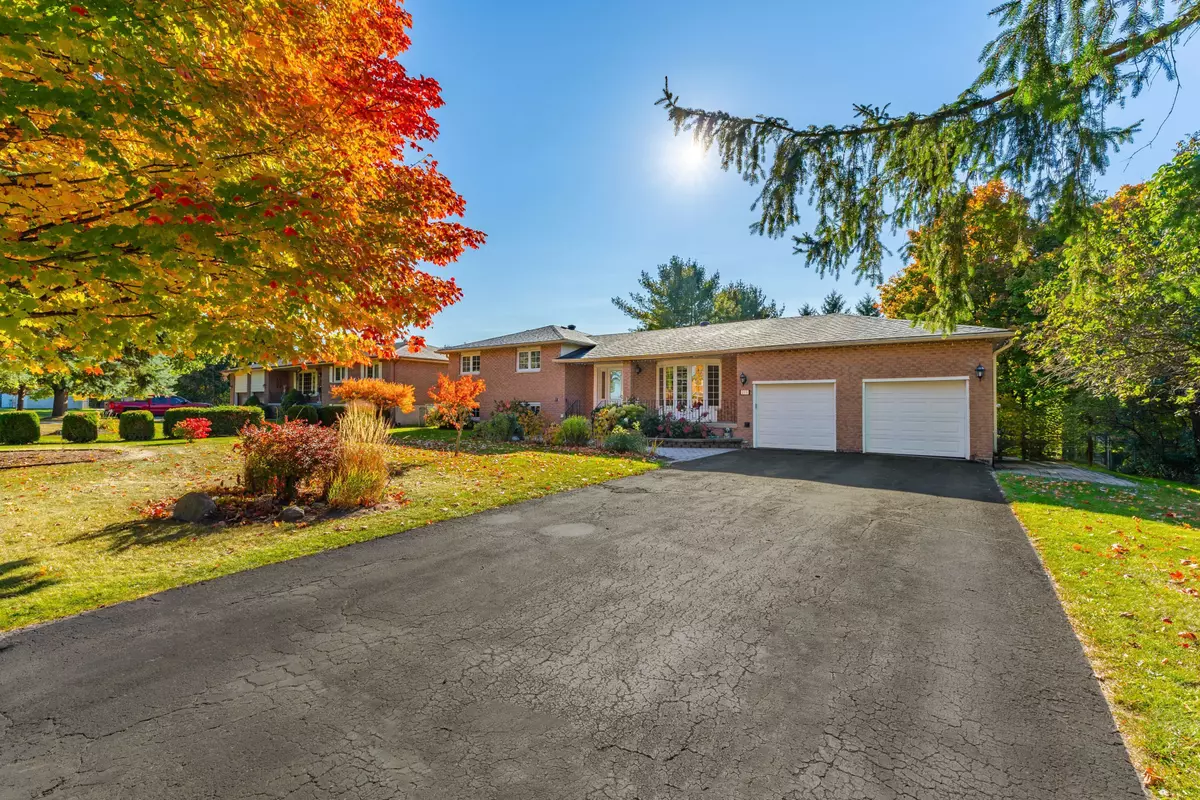 Innisfil, ON L0L 1K0,215 Valley View DR