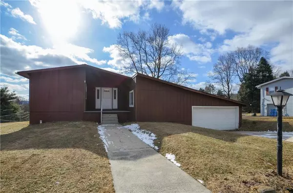 2228 Skyline Drive, Washington Twp, PA 18080