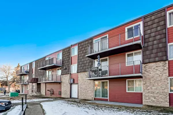 80 Galbraith DR Southwest #3C, Calgary, AB T3E 3H2