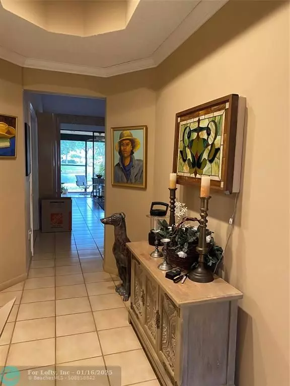 Delray Beach, FL 33484,5289 Fairway Woods Dr  #2911