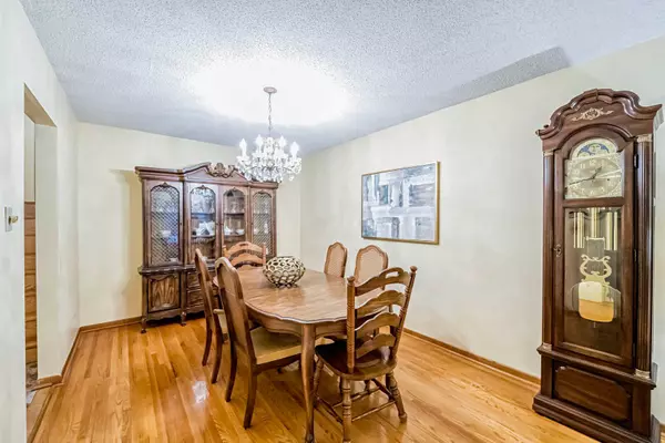 Mississauga, ON L5C 2W8,2317 Nikanna RD