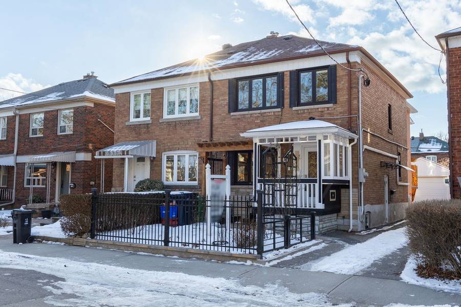 96 Highfield RD, Toronto E01, ON M4L 2V1