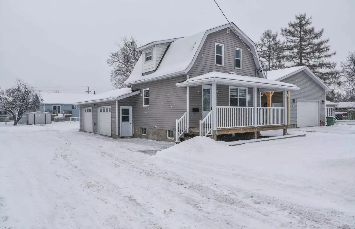 Renfrew, ON K8A 6L2,445 Boundary RD E