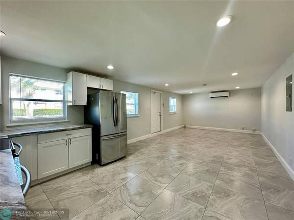 Oakland Park, FL 33334,1279 NE 40th Place  #1