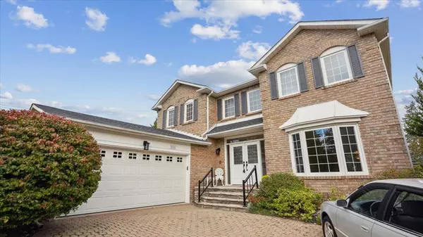 Oakville, ON L6J 6N7,524 Chillingham CRES