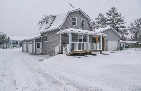 Renfrew, ON K8A 6L2,445 Boundary RD E