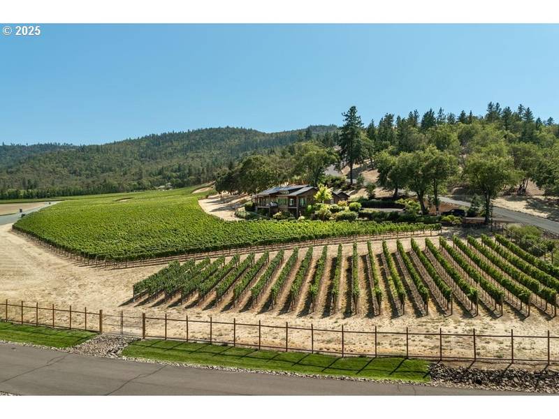 15 VINEYARD VIEW Cir CIR, Medford, OR 97501