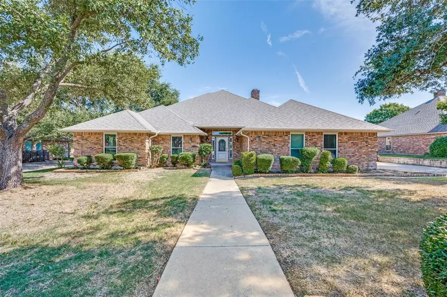 3905 Snow Creek Drive, Fort Worth, TX 76008