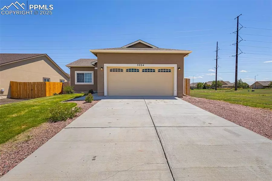 5224 Gannet LN, Pueblo, CO 81008