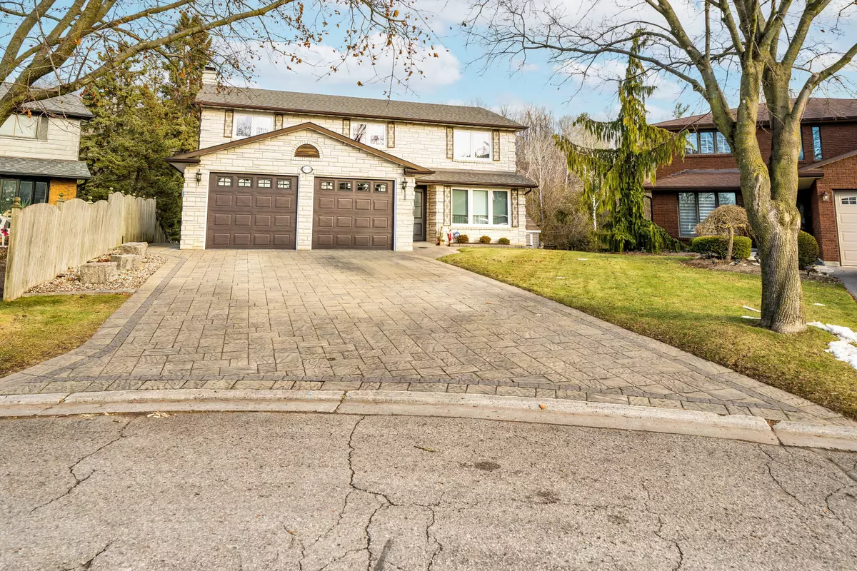 Oshawa, ON L1K 1P4,1038 Pinetree CT