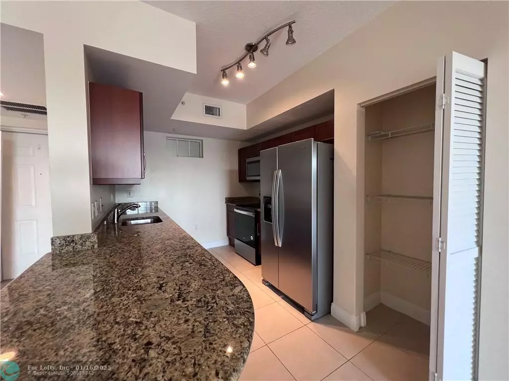 Miami, FL 33156,7280 SW 90th St  #207