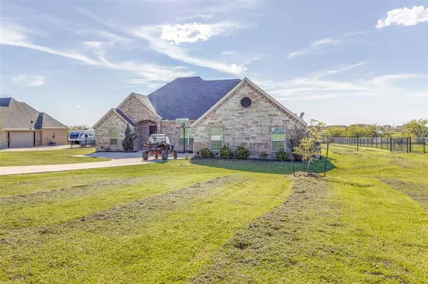 255 Columbia Court, Springtown, TX 76082