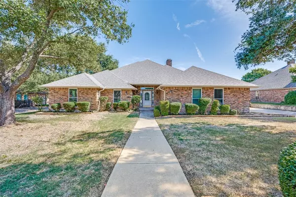 3905 Snow Creek Drive, Fort Worth, TX 76008