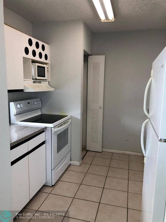 333 SW 86th Ave  #202, Pembroke Pines, FL 33025