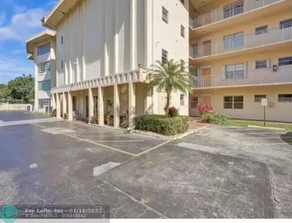 Lauderdale Lakes, FL 33319,4191 NW 41st St  #211