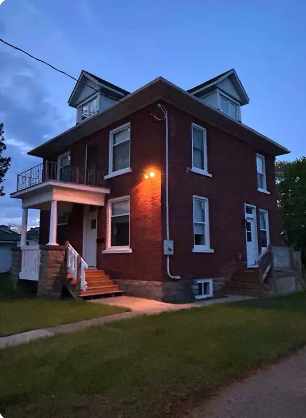 25 James ST N, Smiths Falls, ON K7A 1W7