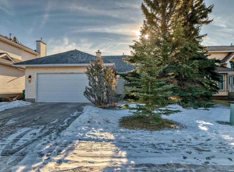 11 Hawkmount HTS Northwest, Calgary, AB T3G 3S4