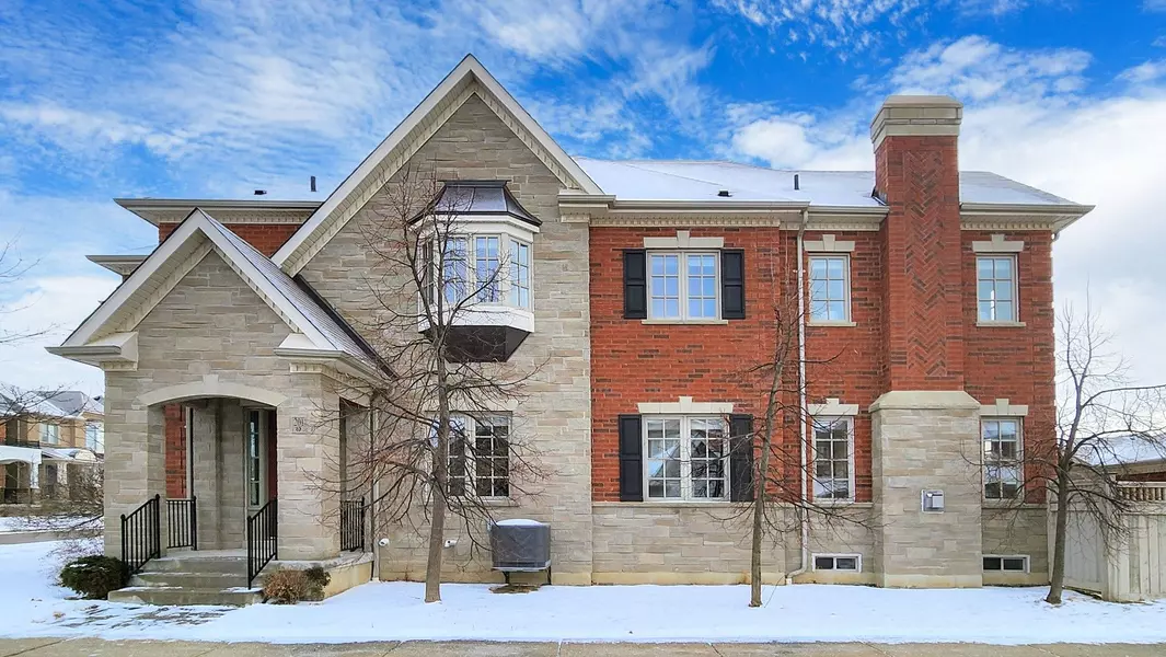 201 Paradelle DR, Richmond Hill, ON L4E 1B8