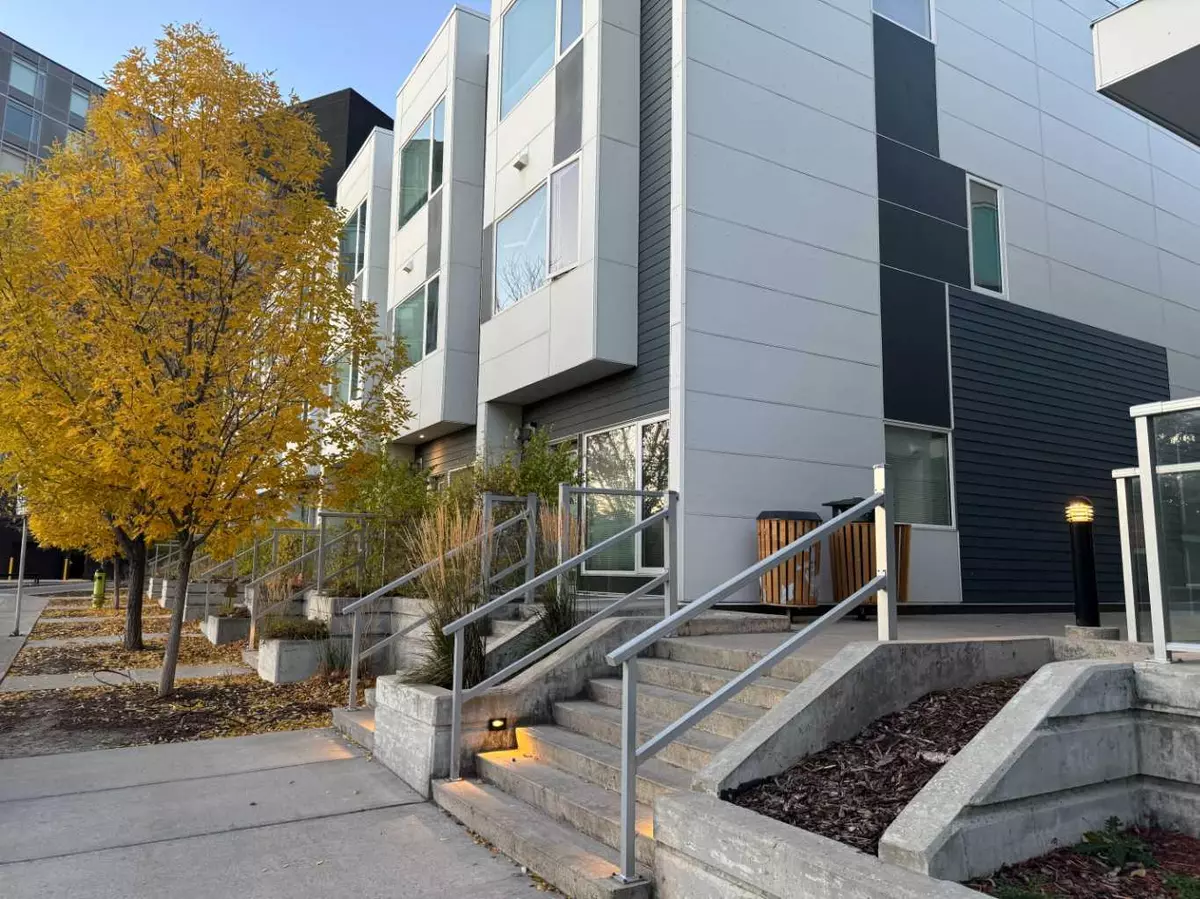 Calgary, AB T2L2L7,20 Brentwood Common NW #104