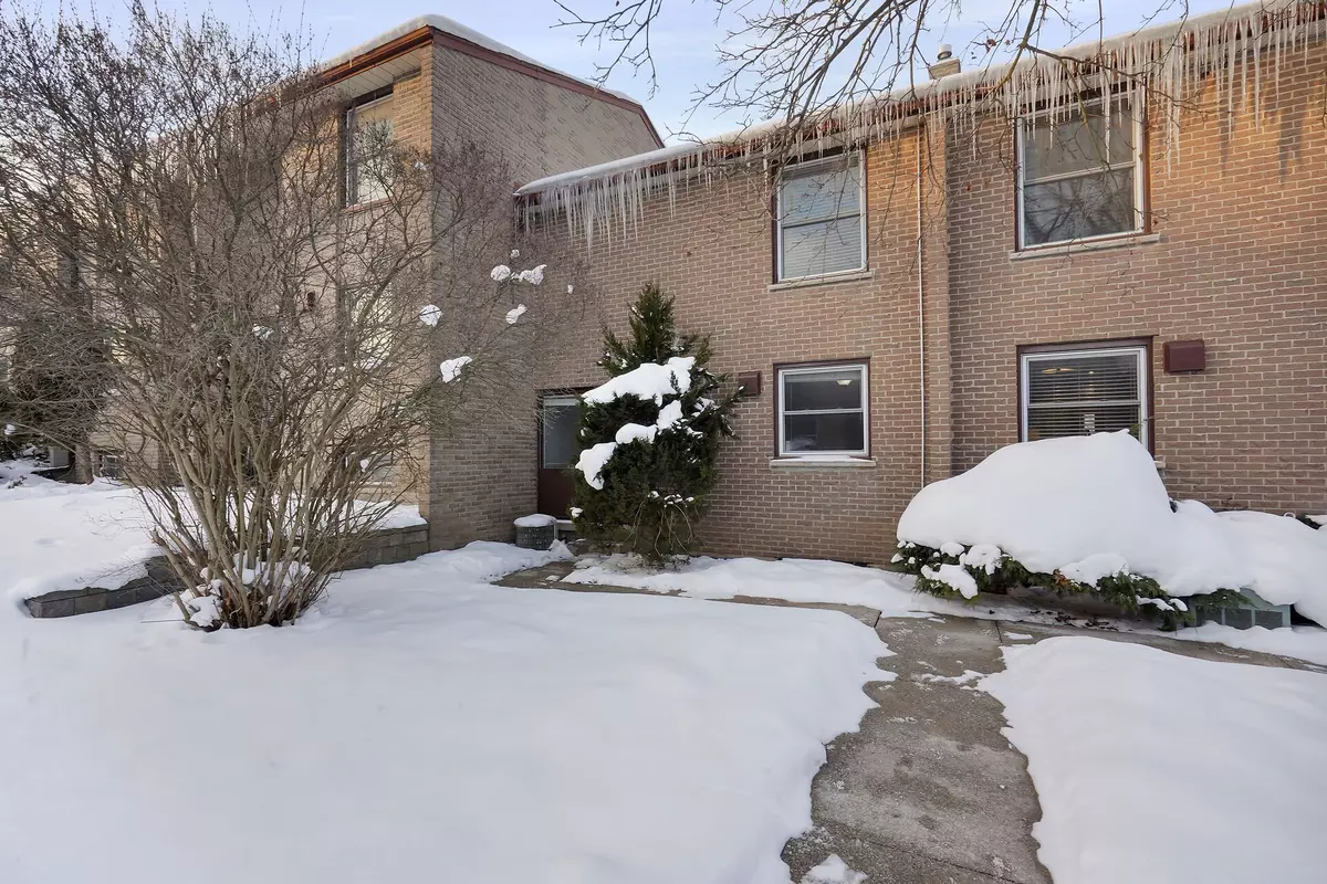 London, ON N6H 4Y8,624 Wonderland RD S #24