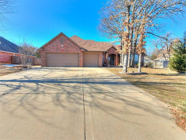 55 Woodlands Drive, Harrah, OK 73045