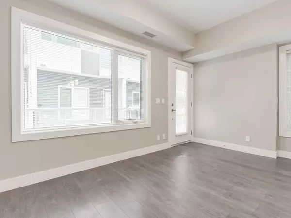 Calgary, AB T2L2L7,20 Brentwood Common Northwest #104