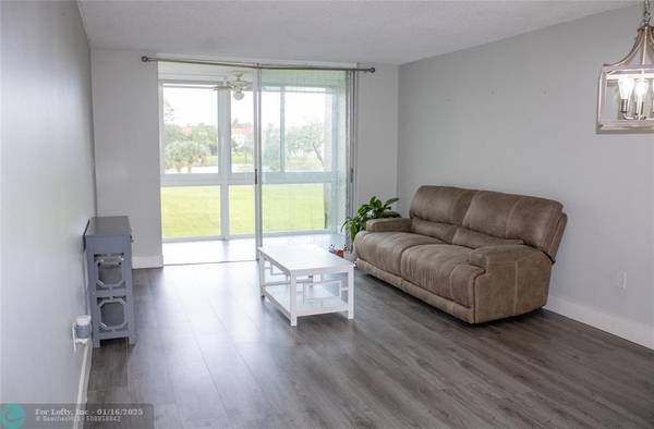 Sunrise, FL 33322,2951 E Sunrise Lakes Dr  #207