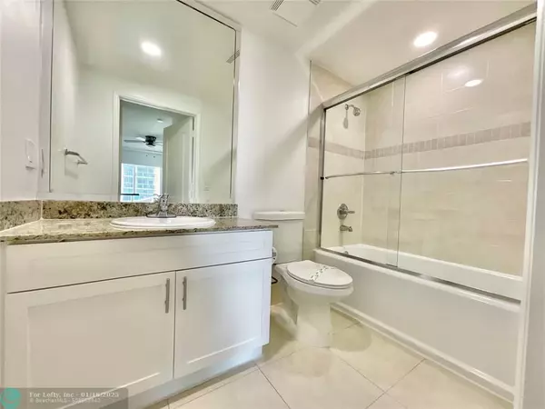 Sunny Isles Beach, FL 33160,16900 N Bay Rd  #3-515