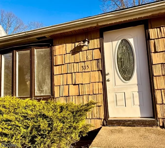 315 Elmira Trl, Hopatcong Boro, NJ 07843