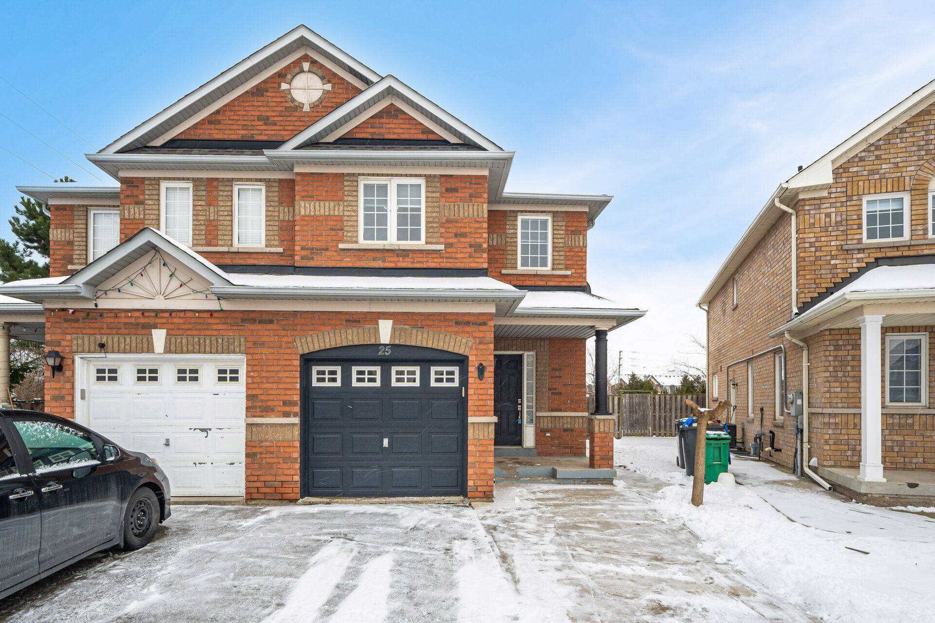 Brampton, ON L6P 1S3,25 Cosenza CT