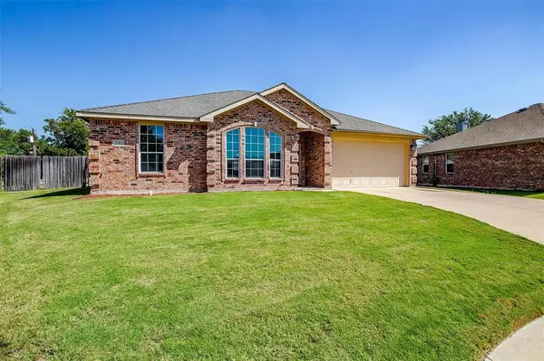 1165 Snowbird Court,  Benbrook,  TX 76126