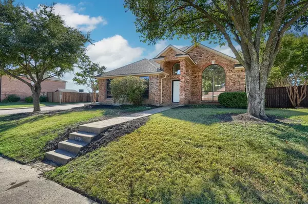 5801 Iris Drive, Rowlett, TX 75089