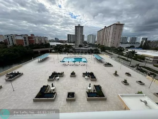 Sunny Isles Beach, FL 33160,230 174th St  #814