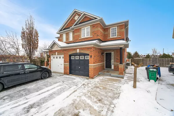 Brampton, ON L6P 1S3,25 Cosenza CT