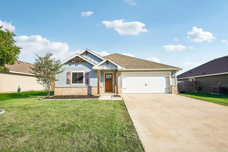 105 Arrowhead Drive, Sanger, TX 76266