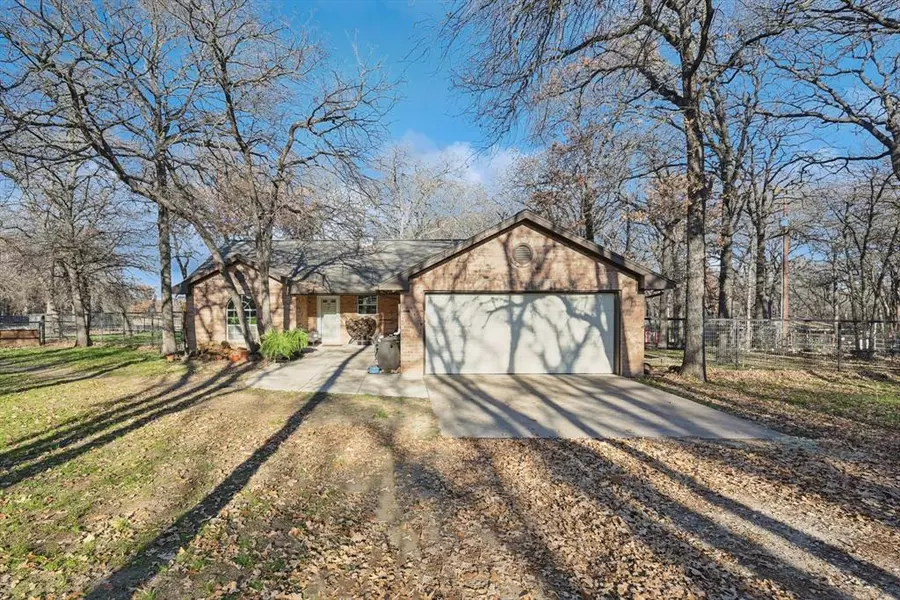 117 Pine Bluff Court, Springtown, TX 76082