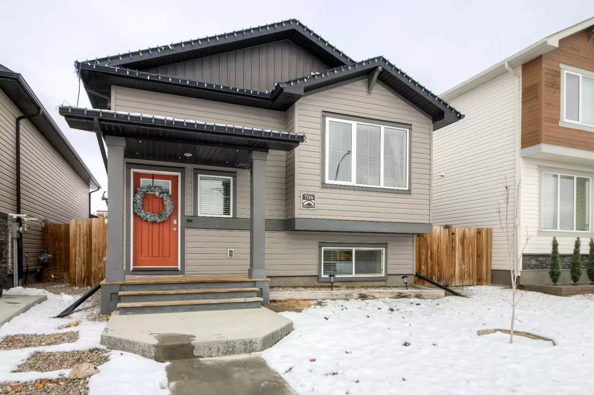 Lethbridge, AB T1J 5L5,704 Coalbrook Close W