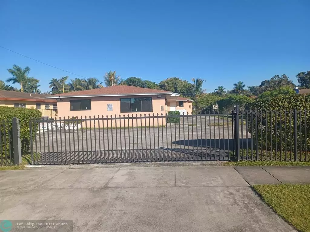 North Miami, FL 33161,465 NE 139 ST