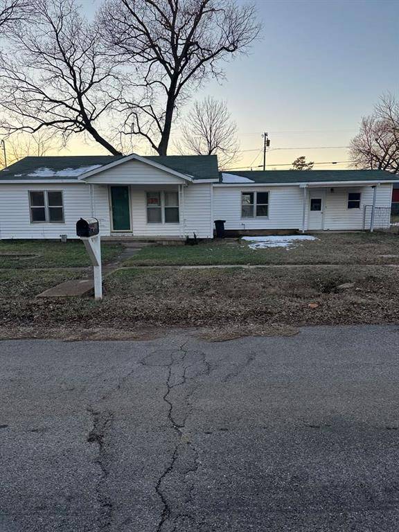 305 S Missouri Street, Elmore City, OK 73433