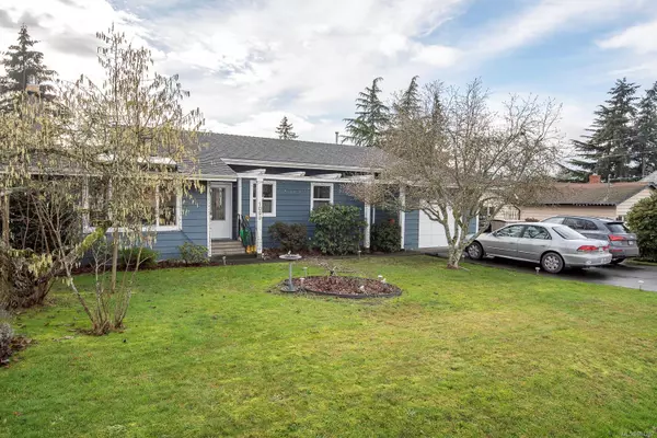 1099 Holly Park Rd, Central Saanich, BC V8M 1E6