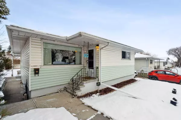 936 40 AVE Northwest, Calgary, AB T2K 0E7