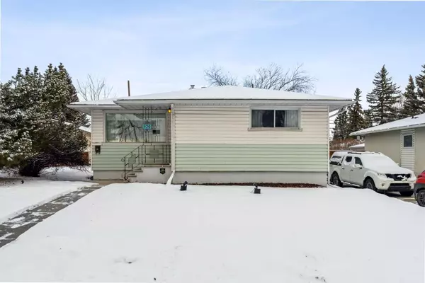 Calgary, AB T2K 0E7,936 40 AVE NW