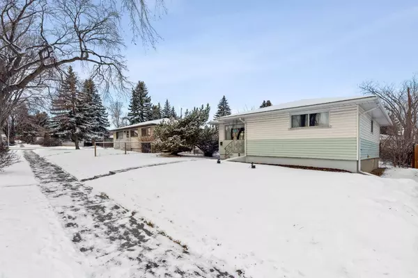 Calgary, AB T2K 0E7,936 40 AVE NW