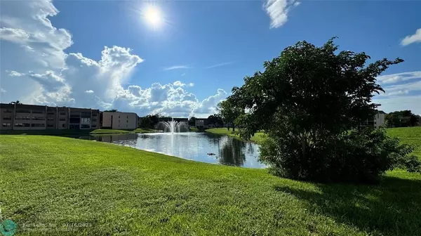 Sunrise, FL 33322,10207 Sunrise Lakes Blvd  #301