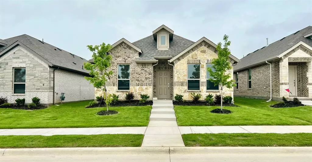 2829 Buttermilk Drive, Midlothian, TX 76065