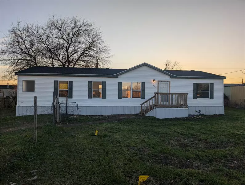 9002 Cartwright Drive, Cresson, TX 76035