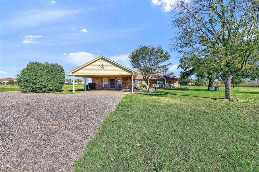 239 W Line Road, Whitesboro, TX 76273