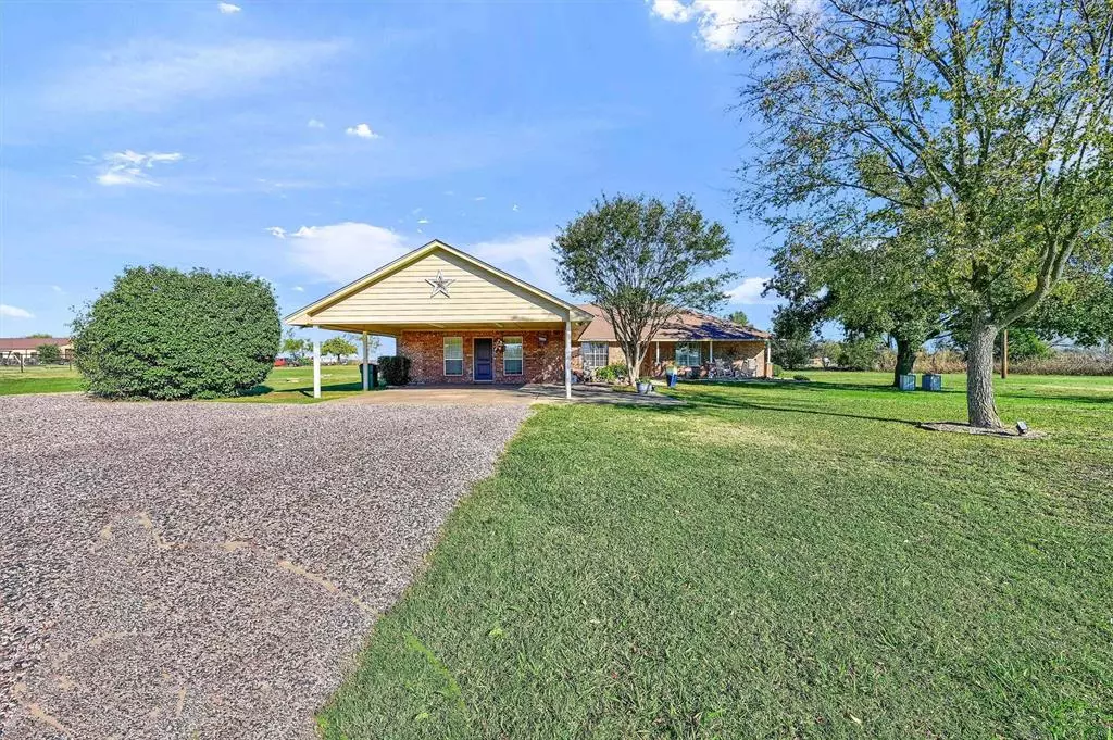 Whitesboro, TX 76273,239 W Line Road