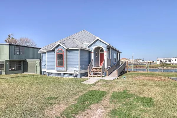 531 Copano Cove Rd, Rockport, TX 78382