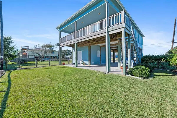 1304 S Church Street, Rockport, TX 78382